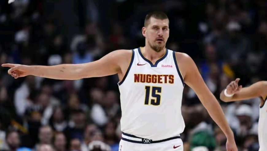 14中10狂轰32+14+14！约基奇连续高球商打法耍晕步行者，全场沸腾