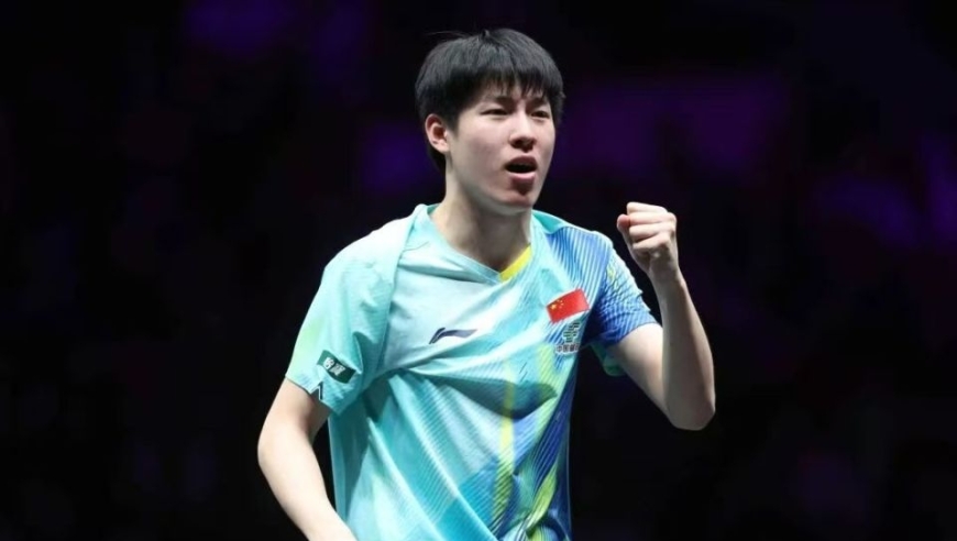 温瑞博击退张本智和如何做到的？正手碾压，关键球大心脏