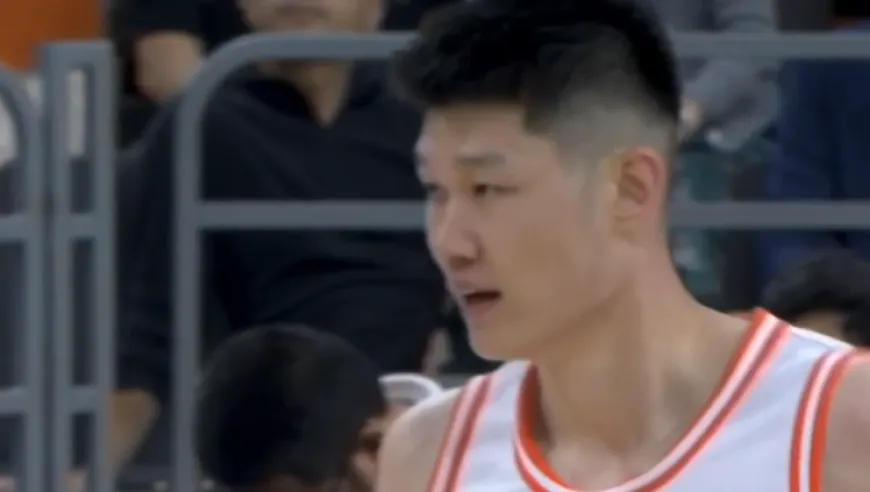四川男篮豪阵出局：周琦胡金秋孙铭徽三巨头无缘决赛 决战连续犯错