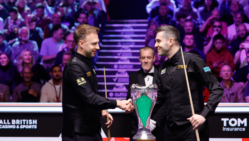 离大谱 特鲁姆普贴球演小品 被超分后又罚4分 自己抡飞母球认输