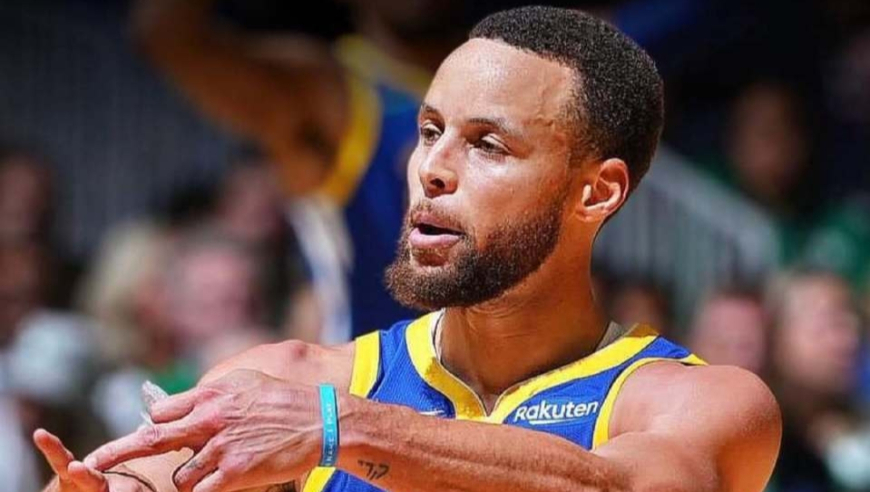 超1700万人民币！库里22年总决赛G6球衣天价拍卖 创个人生涯纪录