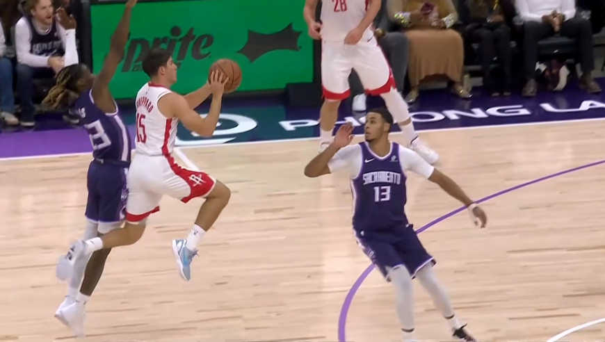 压哨造3罚！谢泼德极限出手造成埃利斯背后犯规 三罚全中半场结束