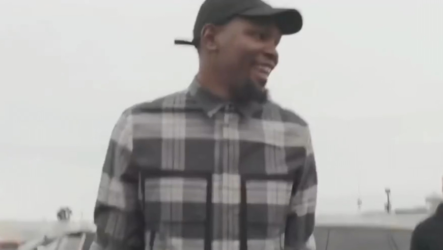 你知道宅男杜兰特的一天是如何度过的嘛？真的是有钱又有气质