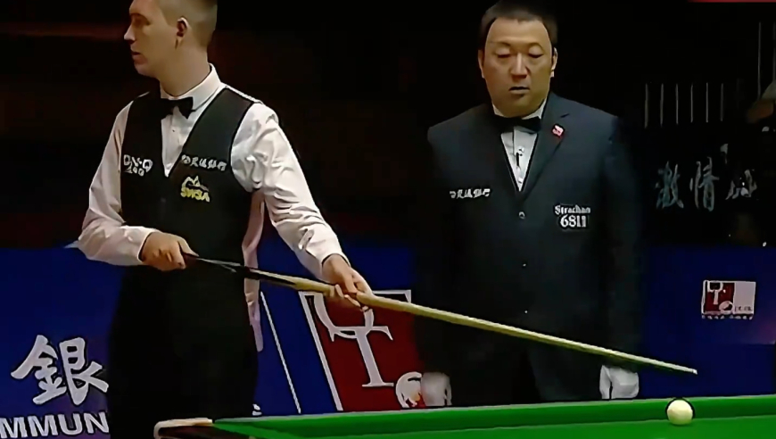 体坛记忆｜ 斯诺克最离谱的球形，黑球被围的密不透风，裁判忍不住破防大笑