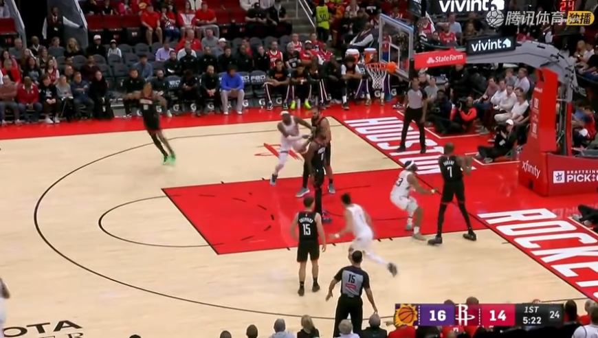 老队友相见！布克超远三分迎射杜兰特 随后KD干拔两人回应三分