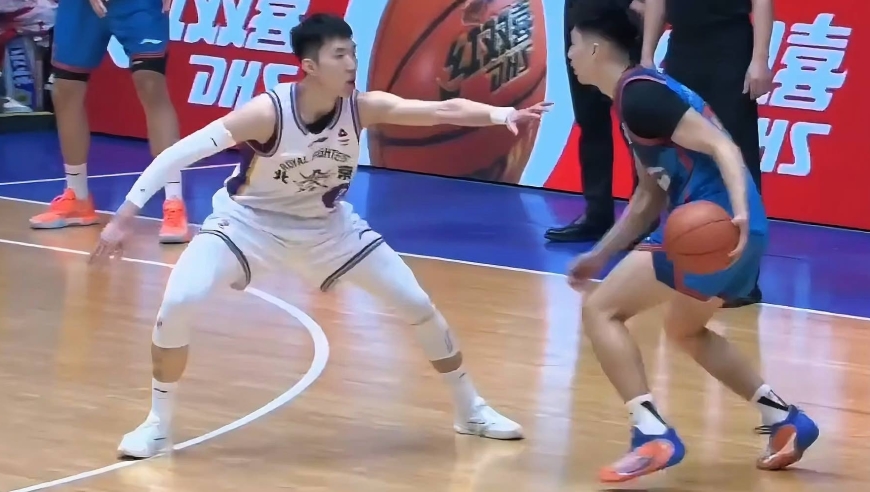 上场｜多次单挑廖三宁完成强硬得分 国青19岁新星错失绝杀三分仍该夸