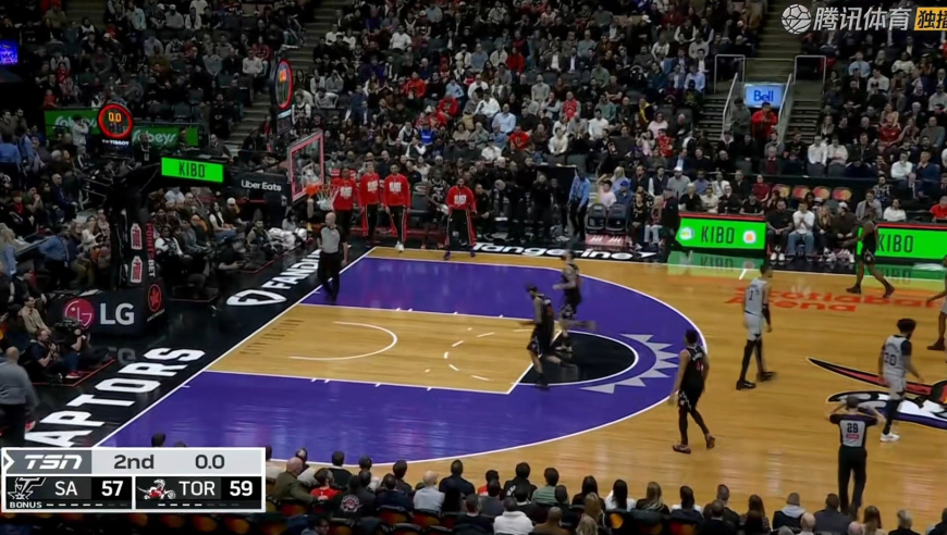 状态不佳？文班亚马单防巴恩斯竟被后撤后仰迎射打进