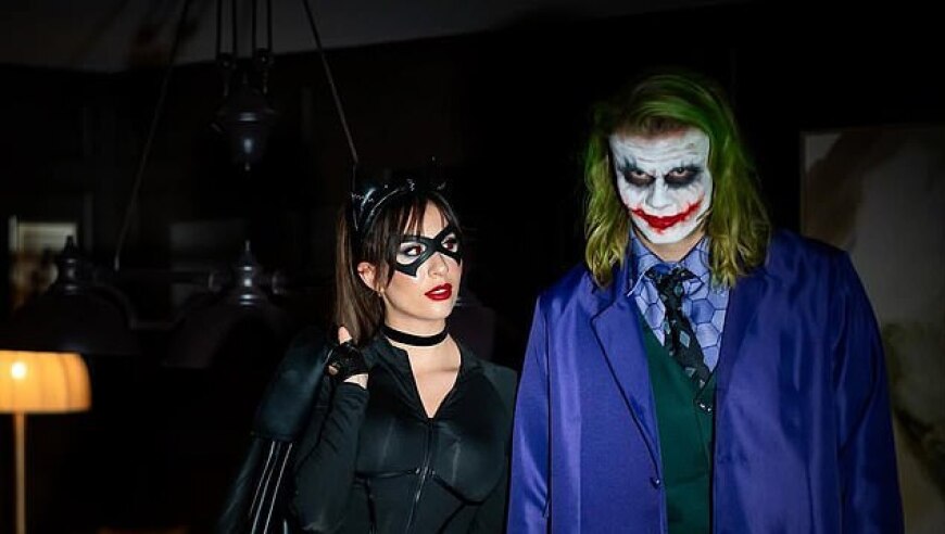 邮报：哈兰德万圣节扮成经典角色小丑上街，却频繁被认出