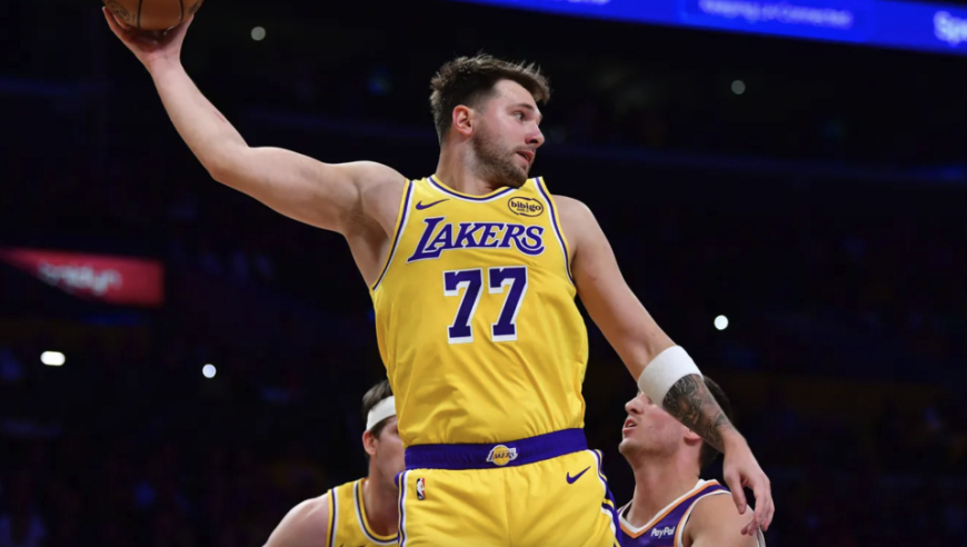 东契奇38+11难阻湖人崩盘！连场单节20+创纪录 9失误无奈提前投降