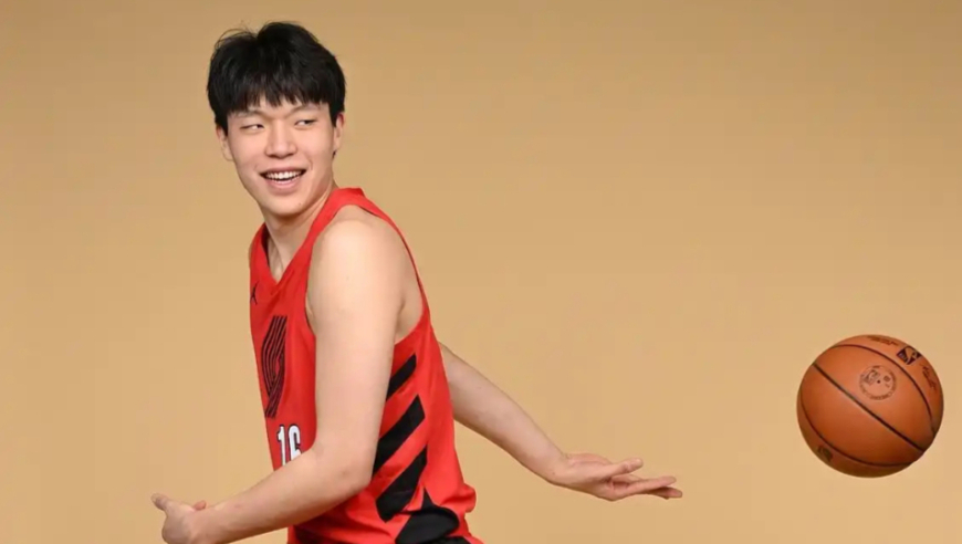 恭喜杨瀚森！锁定开拓者NBA常规赛15人席位，定妆照展活力自信风采