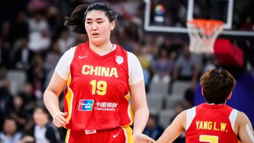 中国女篮的核武器张子宇，不仅拥有姚明的身高，还有奥拉珠旺的梦幻脚步