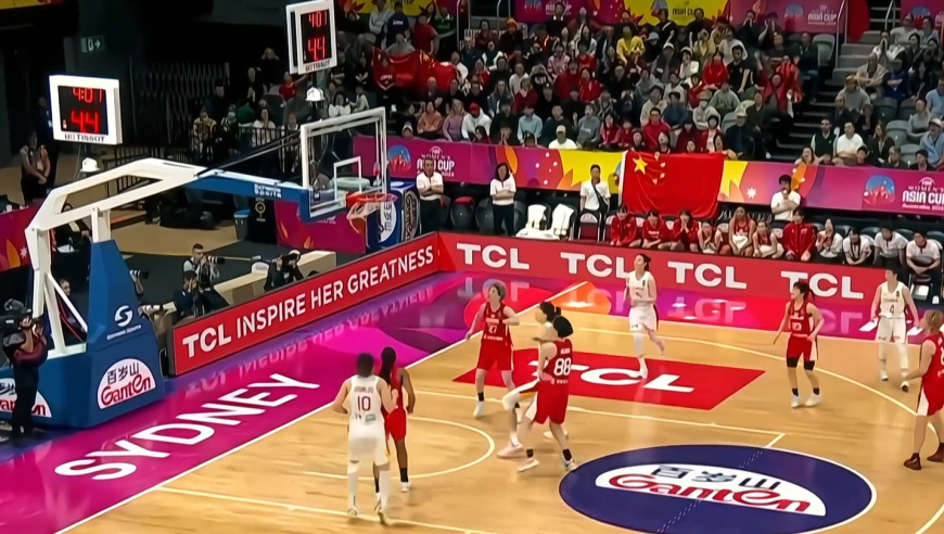 体坛记忆｜一膝顶飞李梦，各种挑衅女篮，李梦彻底爆发用实力打哭日本女篮