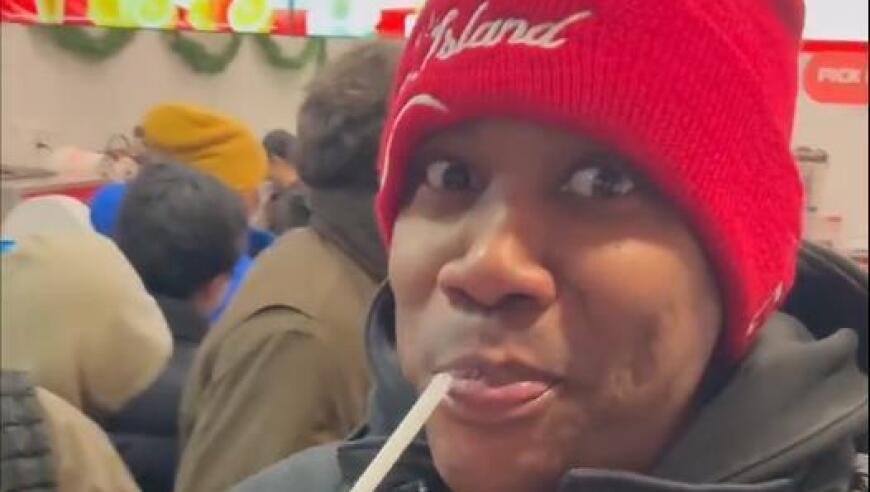 NBA传奇球星马布里美国探店蜜雪冰城：1.99美元的柠檬水，这个价格在纽约闻所未闻