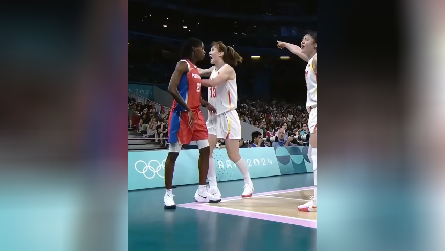 对手疯狂挑衅，中国女篮强势回击，直接打爆！｜体坛记忆