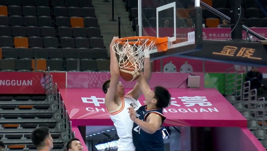 Top时刻 | 5日全运五佳球：周琦双手隔扣 李弘权超远压哨