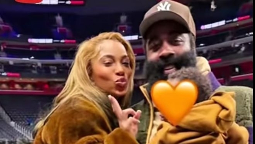 哈登女友再晒两人亲密合照！登哥抱着女儿超有爱 佩姐向镜头比耶