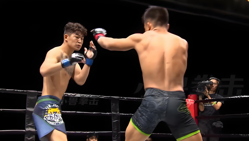 日本选手扔瓶偷袭，狂言藐视中华儿女，柔术大师重拳回击｜体坛记忆