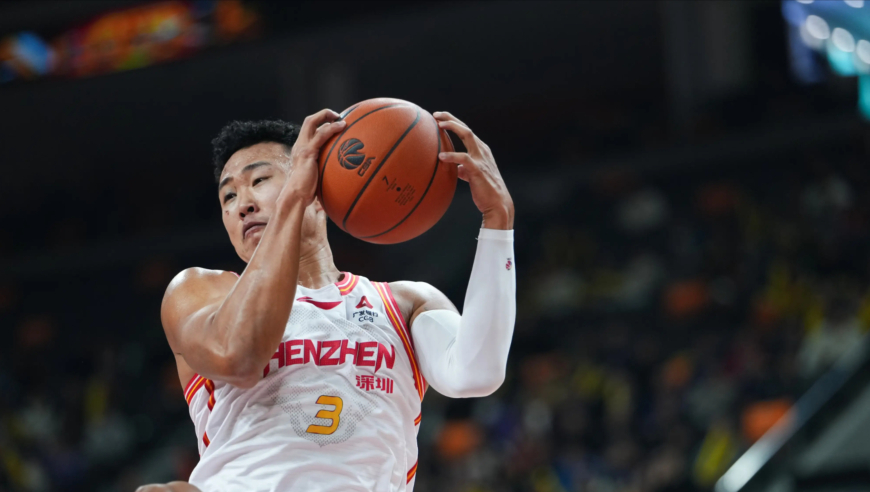 上海深圳决胜时刻：贺希宁强硬发挥险造逆转 张镇麟霸气补扣收比赛