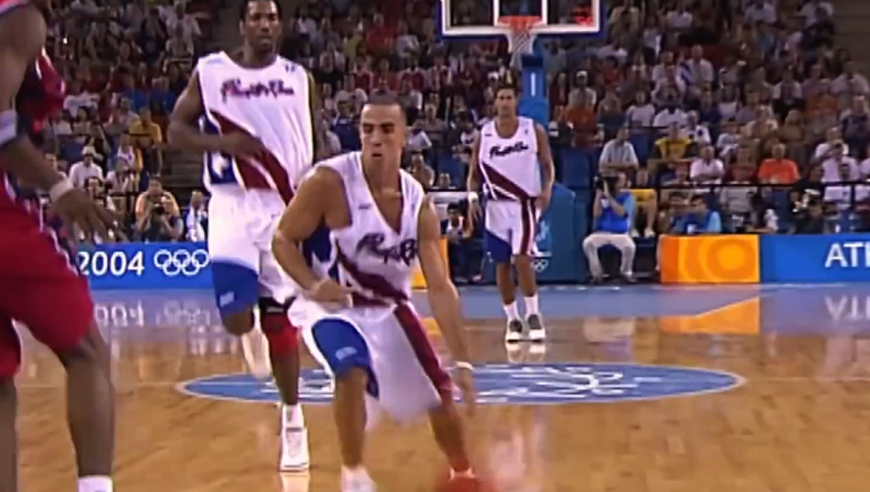 历史上唯一一个让梦之队永远钉在耻辱柱的男人，神奇小子阿罗约｜体坛记忆