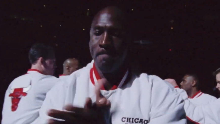 体坛记忆｜为了在至暗时期的NBA生存下去，迈克尔乔丹经历了什么？