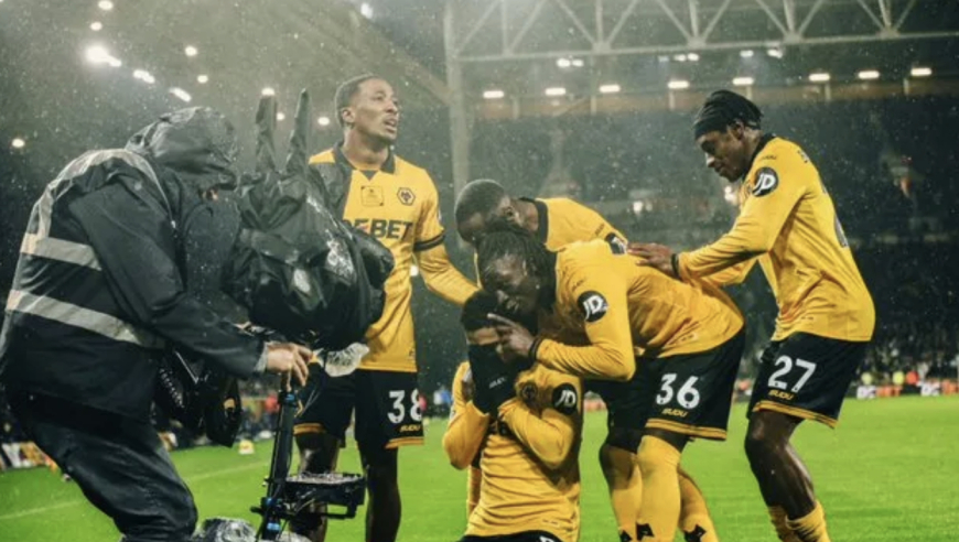 英超大冷门！倒数第1赢了第3 54岁名帅6轮1胜：曼联赢球将升到第3