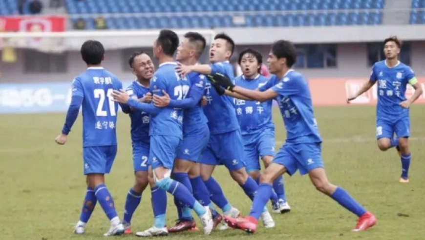 欢乐川超！单场三粒戏剧进球：超远吊射+防线走神遭背后偷袭抢射