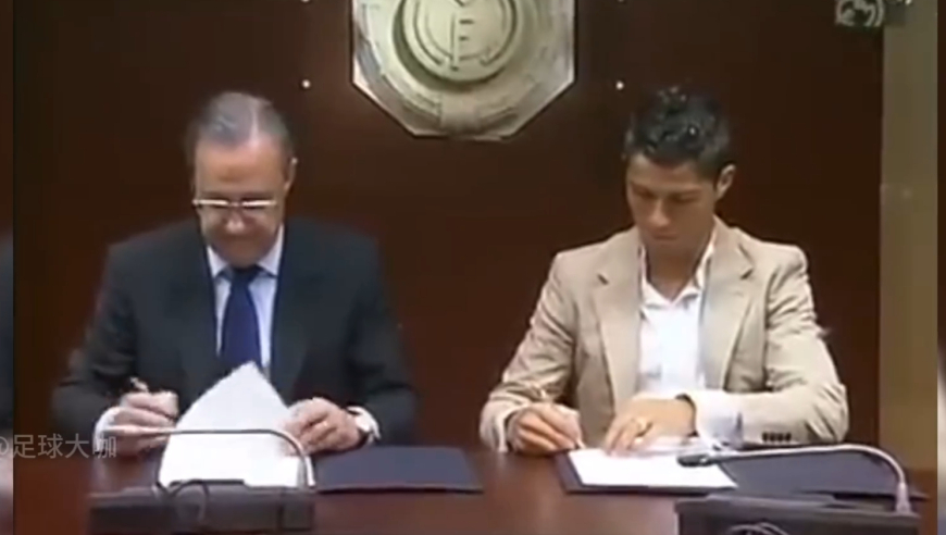 银河战舰｜2009年C罗以足球历史上最高身价9400万欧元转会皇马