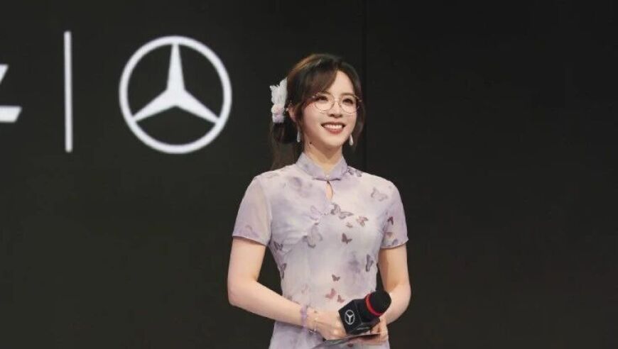 美女电竞主持晒出新造型，身材曼妙韵味十足，网友：准备造人了？