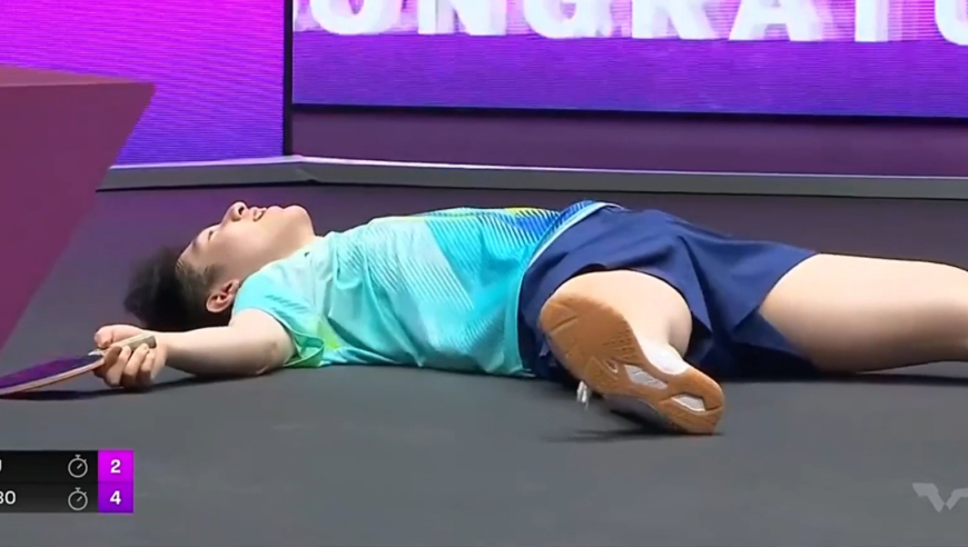 温瑞博邱党决胜局全程：比分焦灼温瑞博鏖战14-12取胜累到倒地