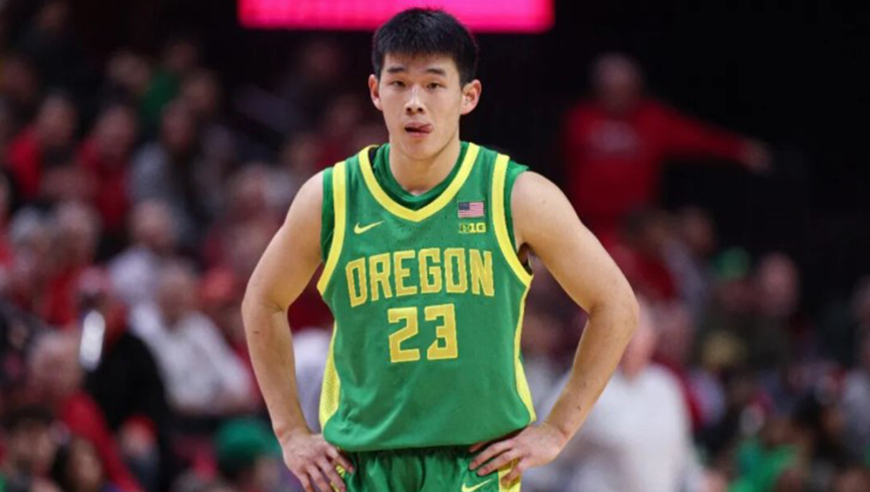 放弃国内高薪去NCAA，表现好也要被教练批评，如今单场23+5