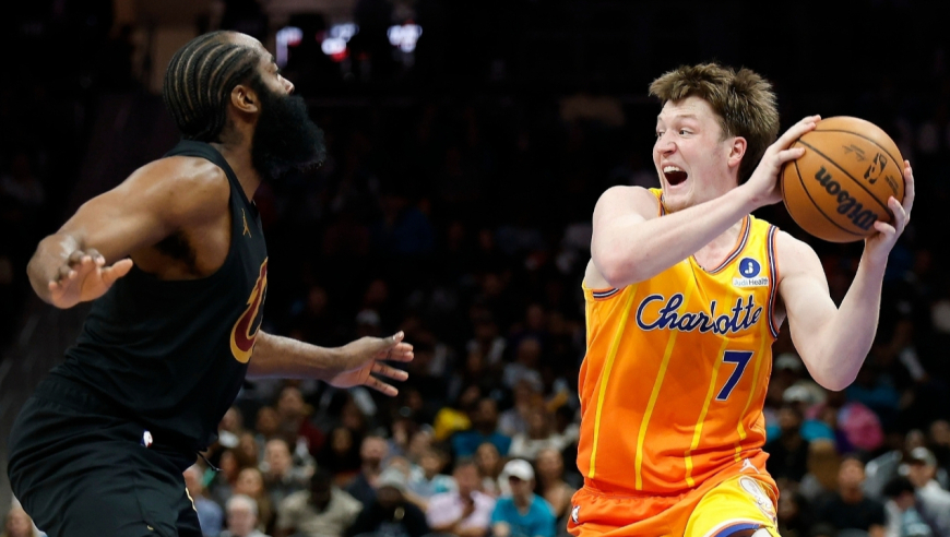 青春版克莱！克努佩尔33分全场最高 轰7记三分哈登面前秀3+1