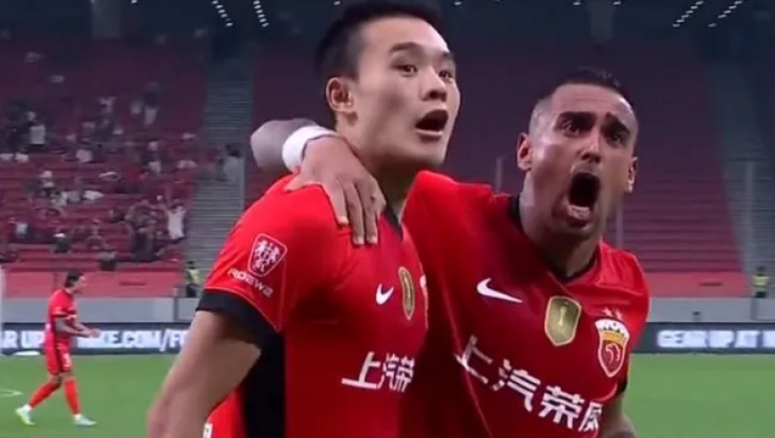 恭喜中国男足：2大悍将崛起，郜林接班人终于诞生！该给他机会了