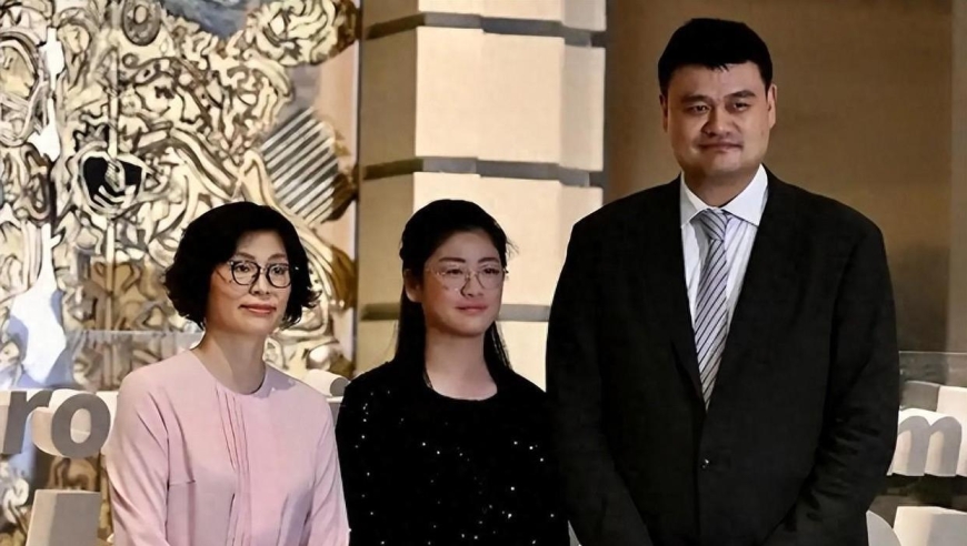 44岁姚明未曾预料，15岁近2米高女儿已为他赢得荣誉