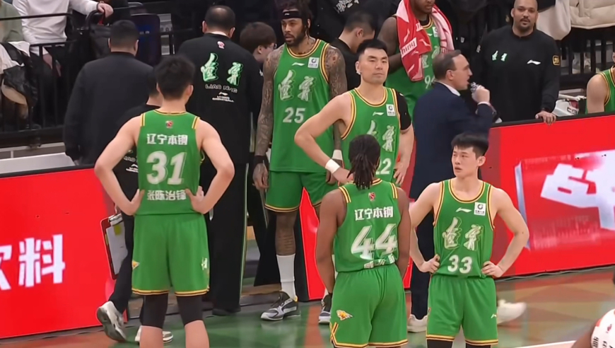 活久见！辽宁关键一击命中后替补冲入场内 裁判吹技犯江苏罚球绝平