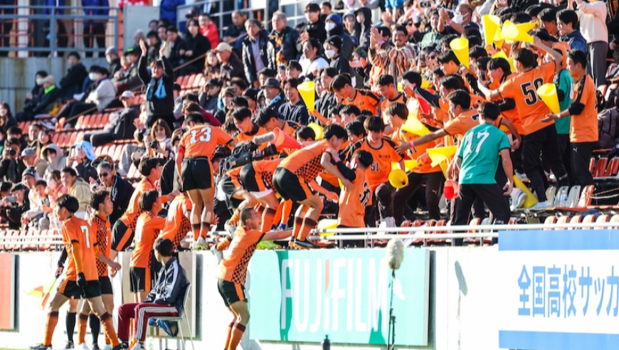 无解吊射PK保姆级喂饼破门！104届日本高中足球大会第二轮五佳球