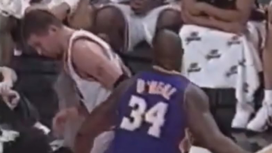 24年前的今天！奥尼尔失去理智暴揍布拉德-米勒 湖人公牛大规模冲突