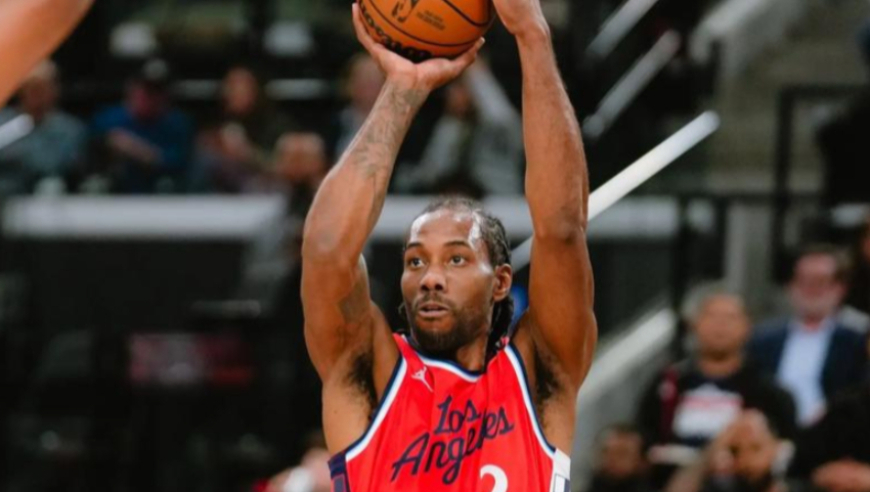 快船战神！莱昂纳德vs公牛28分集锦：半场超远三分+单打只能犯规阻止