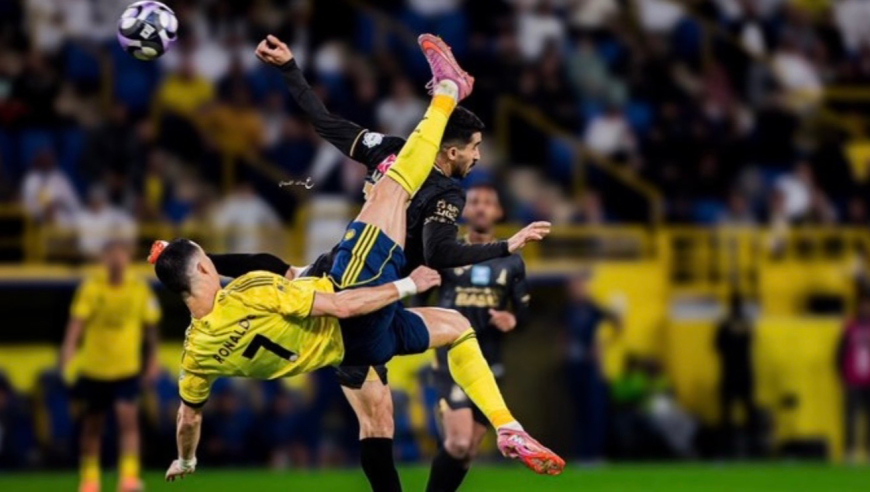 足坛同夜五佳球：40岁C罗惊天倒钩PK40岁罗达列加炸裂凌空斩