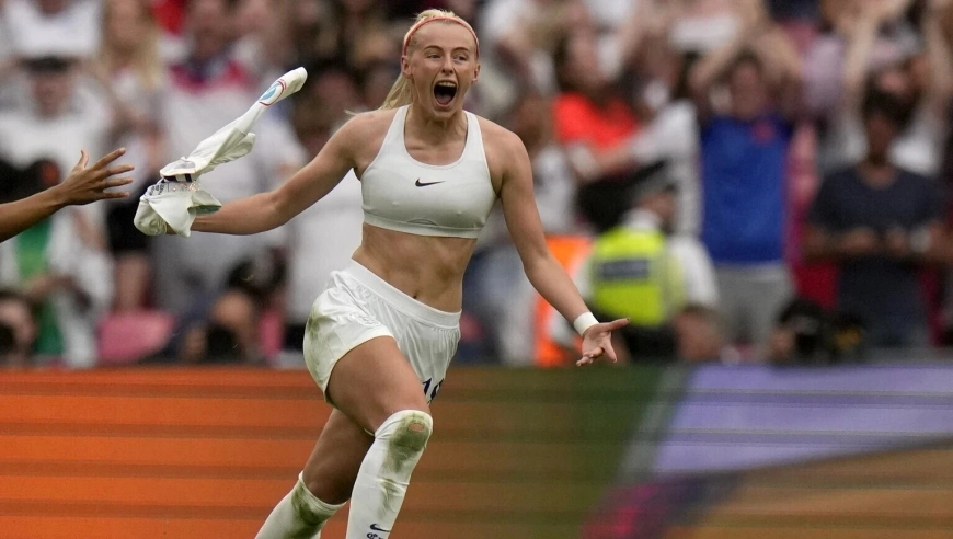 英超女足双冠王球星，欧洲杯“一脱成名”，红毯艳压一众女星