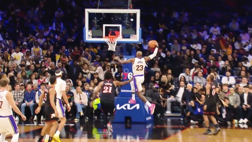 12月8日NBA十佳球｜詹姆斯战斧劈扣梦回巅峰，布泽利斯无情隔扣尽显天赋