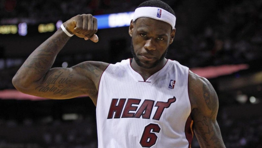 最佳扣篮手？盘点詹姆斯生涯15佳扣篮 并且每一个都更加暴力