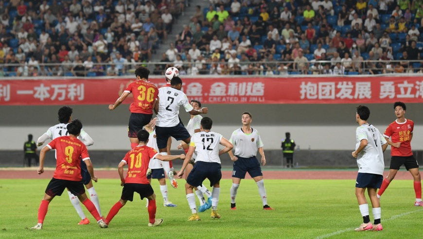 村超打爆巴西队？董路公开驳斥：中国球盲太多，输村超巴西足球还要脸吗