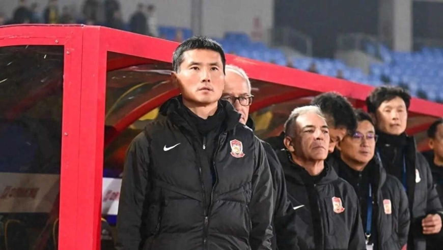 邵佳一执教国足仅2天！风波升级，球迷质疑胡搞！还意外提到了李铁