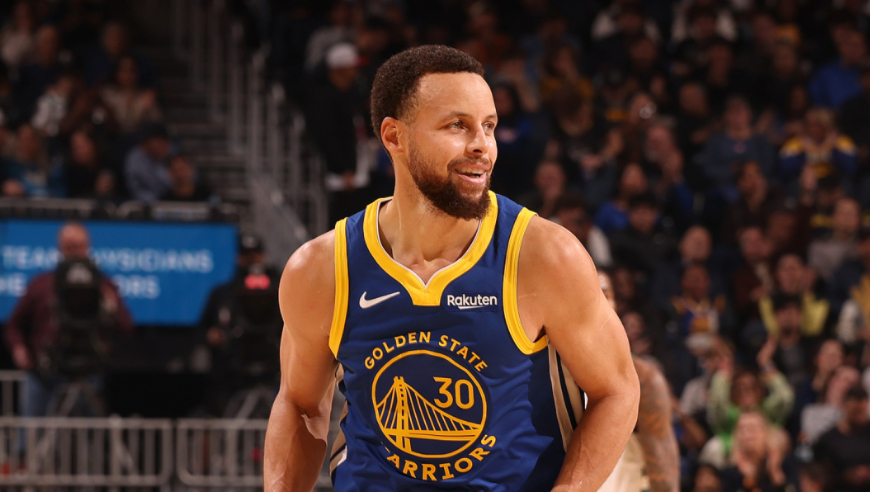 库里vs雄鹿集锦：31+6+7晚安庆祝 横跨全场助飞队友太全面