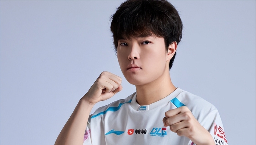 BLG公布新赛季定妆照，Bin的双眼皮炯炯有神，网友：偶像男明星