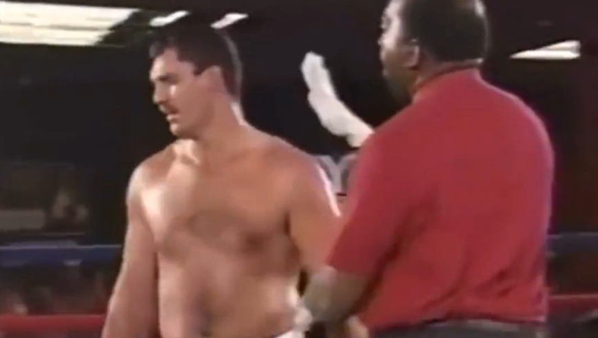 体坛记忆｜拉曼大战南非警察桑德斯！双方硬碰硬拼重拳