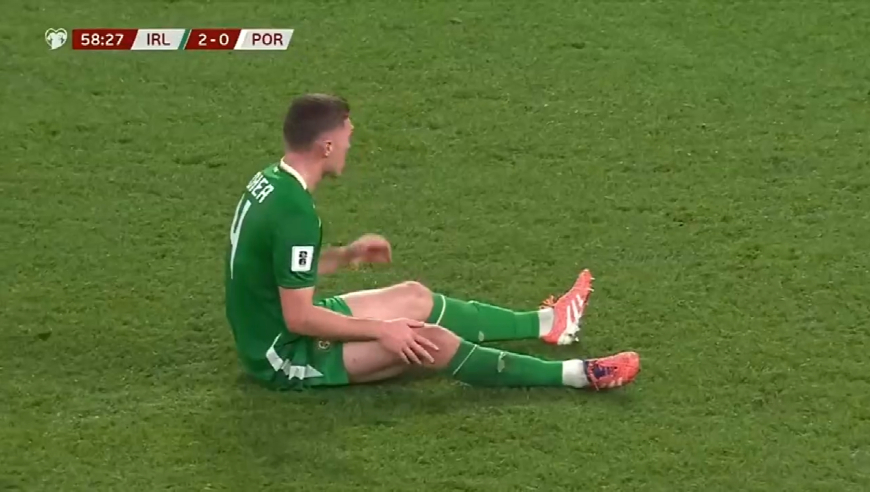 输急眼？慢镜还原C罗恼羞成怒恶意肘击对手染红全过程