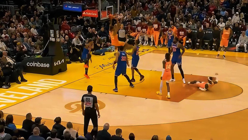 送妙传有奖励！骑士施罗德妙传队友扣篮 随后哈登助攻施罗德命中三分