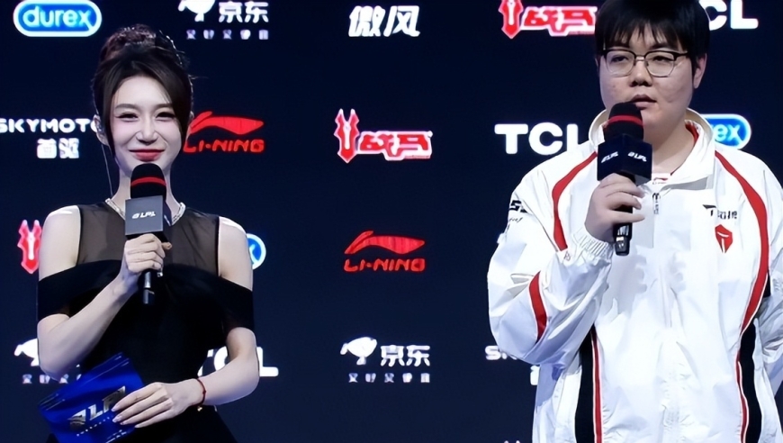 TES击败BLG，369单杀Bin，小奶油赛后碰拳无视Bin，太霸气了