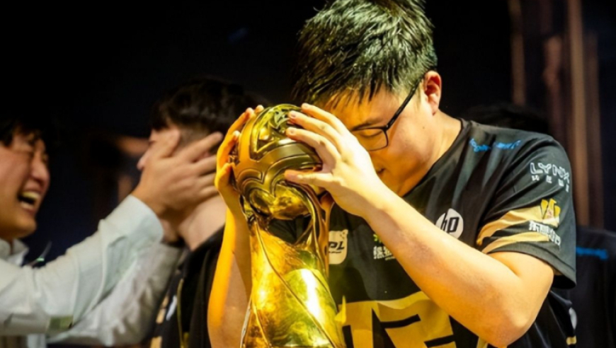 LPL新赛季战队公布，一支战队静悄悄退出，资金链彻底断裂